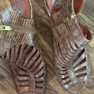 Awesome Vince Camuto heels in good condi